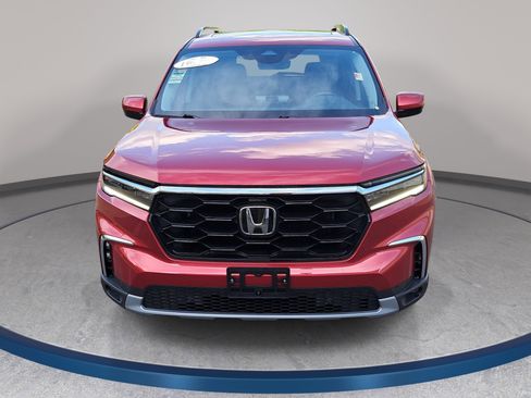 Used 2025 Honda Pilot Touring image 2