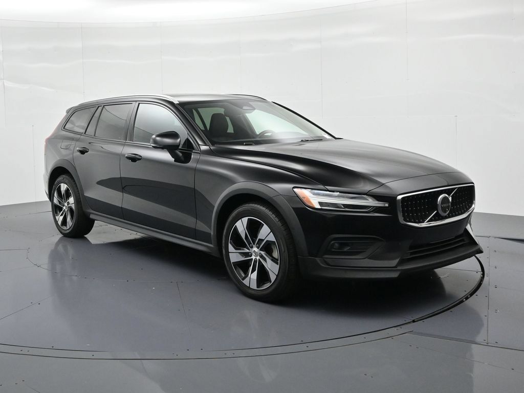 Used 2024 Volvo V60 B5 Cross Country Plus AWD/4WD image 3