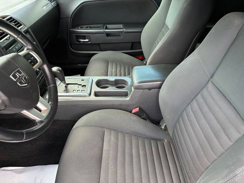 Used 2011 Dodge Challenger RWD image 10