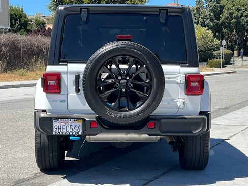 Used 2022 Jeep Wrangler Unlimited Sahara image 5