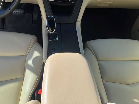 Used 2018 Cadillac XT5 AWD image 15