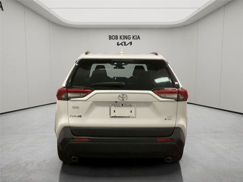 Used 2025 Toyota RAV4 LE AWD/4WD image 4