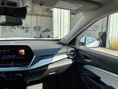 Used 2025 Chevrolet Trax LT w/ LT Convenience Package image 34