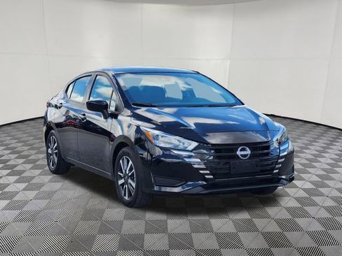 Used 2025 Nissan Versa SV image 2