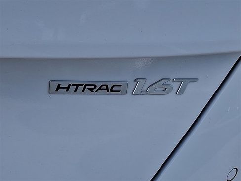 Used 2024 Hyundai Kona Limited image 31