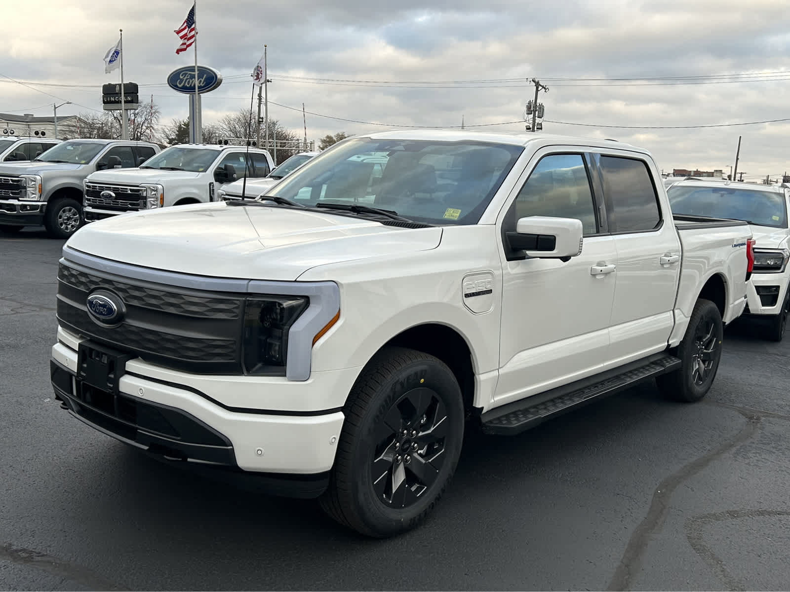 New 2023 Ford F150 Lightning Lariat AWD/4WD image 3