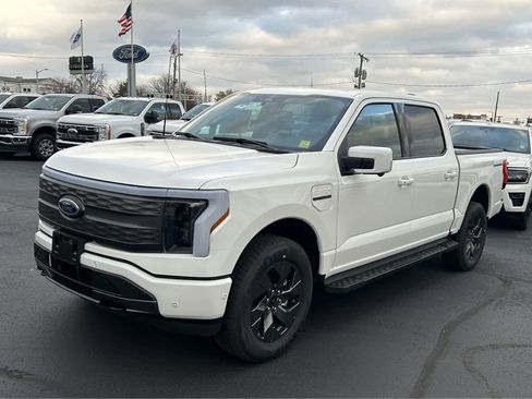 New 2023 Ford F150 Lightning Lariat image 3