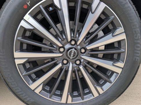 New 2026 Nissan Pathfinder Platinum FWD image 7