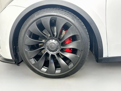 Used 2023 Tesla Model Y Performance AWD/4WD image 11