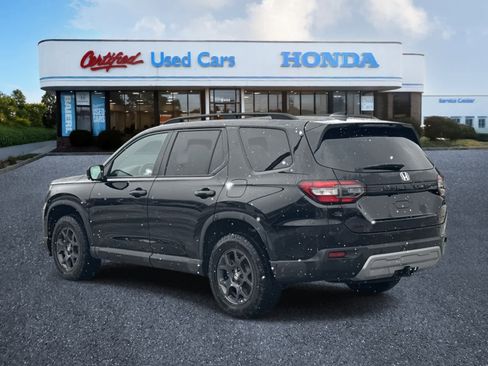Used 2025 Honda Pilot TrailSport image 3