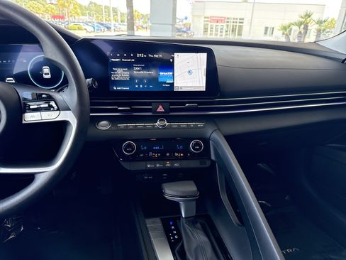 Used 2024 Hyundai Elantra SEL FWD image 28