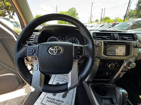 Used 2018 Toyota 4Runner SR5 RWD image 10