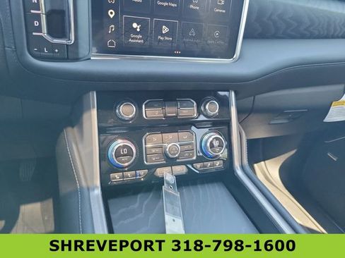 Used 2024 GMC Yukon Denali RWD image 17