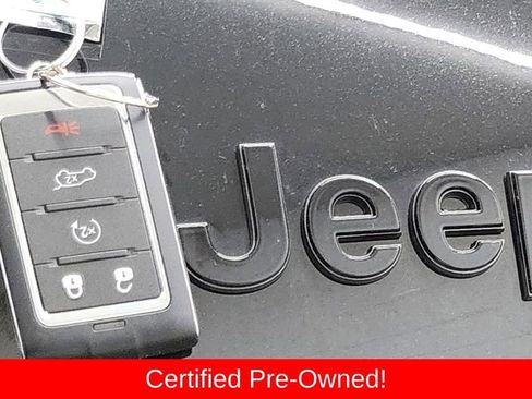 Certified 2025 Jeep Grand Cherokee Altitude AWD/4WD image 40