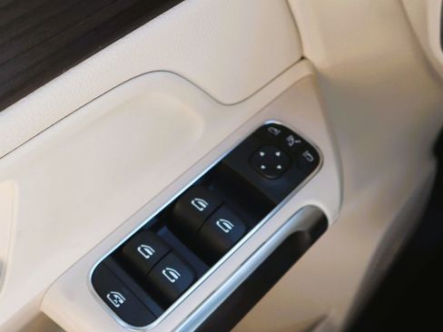 New 2026 Mercedes-Benz GLB 250 4MATIC image 16