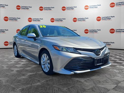 Used 2020 Toyota Camry LE FWD image 1