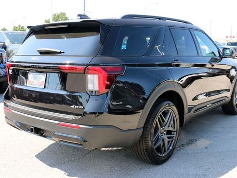 New 2026 Ford Explorer ST-Line w/ ST-Line Street Pack AWD/4WD image 5