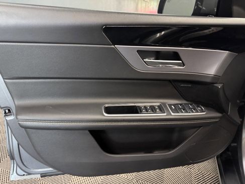 Used 2016 Jaguar XF R-Sport image 39