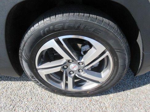 Used 2023 GMC Terrain SLE w/ Driver Convenience Package FWD image 9