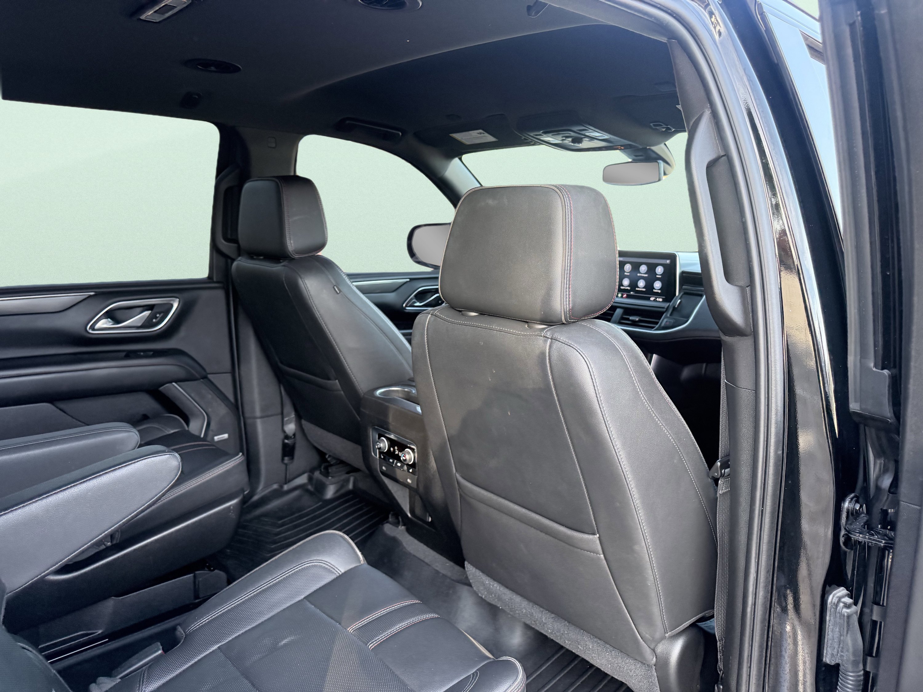 Used 2021 Chevrolet Suburban RST w/ Luxury Package AWD/4WD image 27