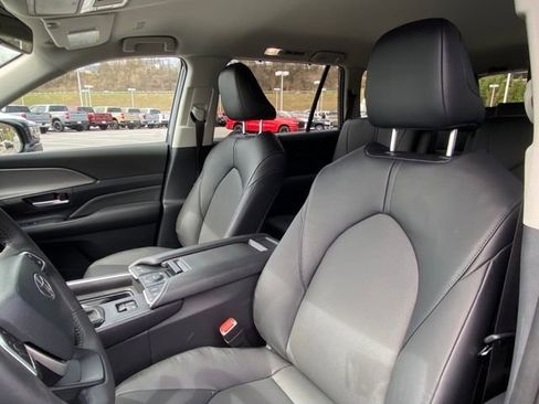 Used 2026 Toyota Grand Highlander AWD image 14