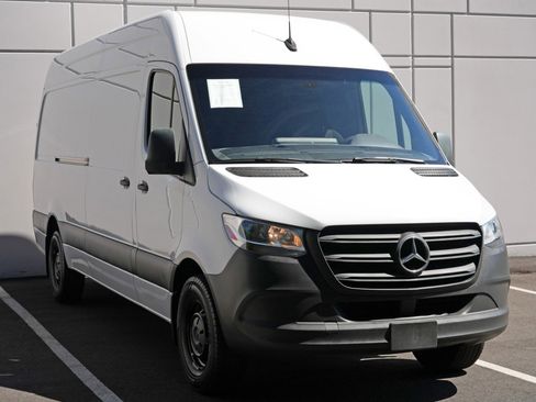 Used 2023 Mercedes-Benz Sprinter 2500 image 38