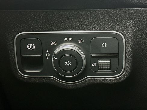 Used 2024 Mercedes-Benz EQB 250+ image 16