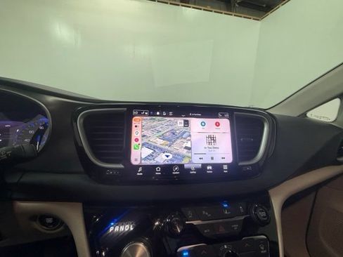 Certified 2023 Chrysler Pacifica Touring-L FWD image 21