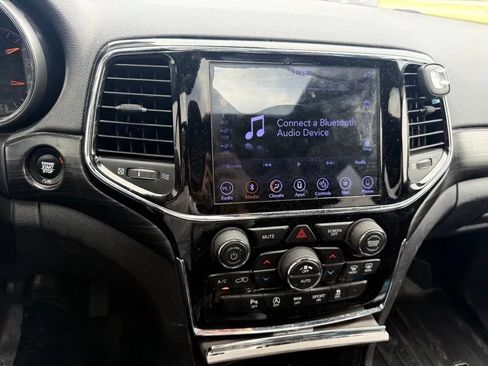 Used 2019 Jeep Grand Cherokee Altitude AWD/4WD image 15