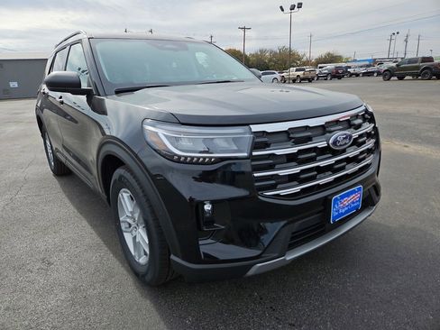 New 2026 Ford Explorer Active w/ Active Comfort Package image 2