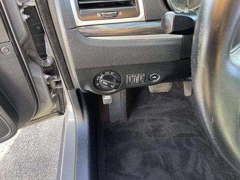 Used 2018 Chrysler 300 Touring w/ Driver Convenience Group image 25