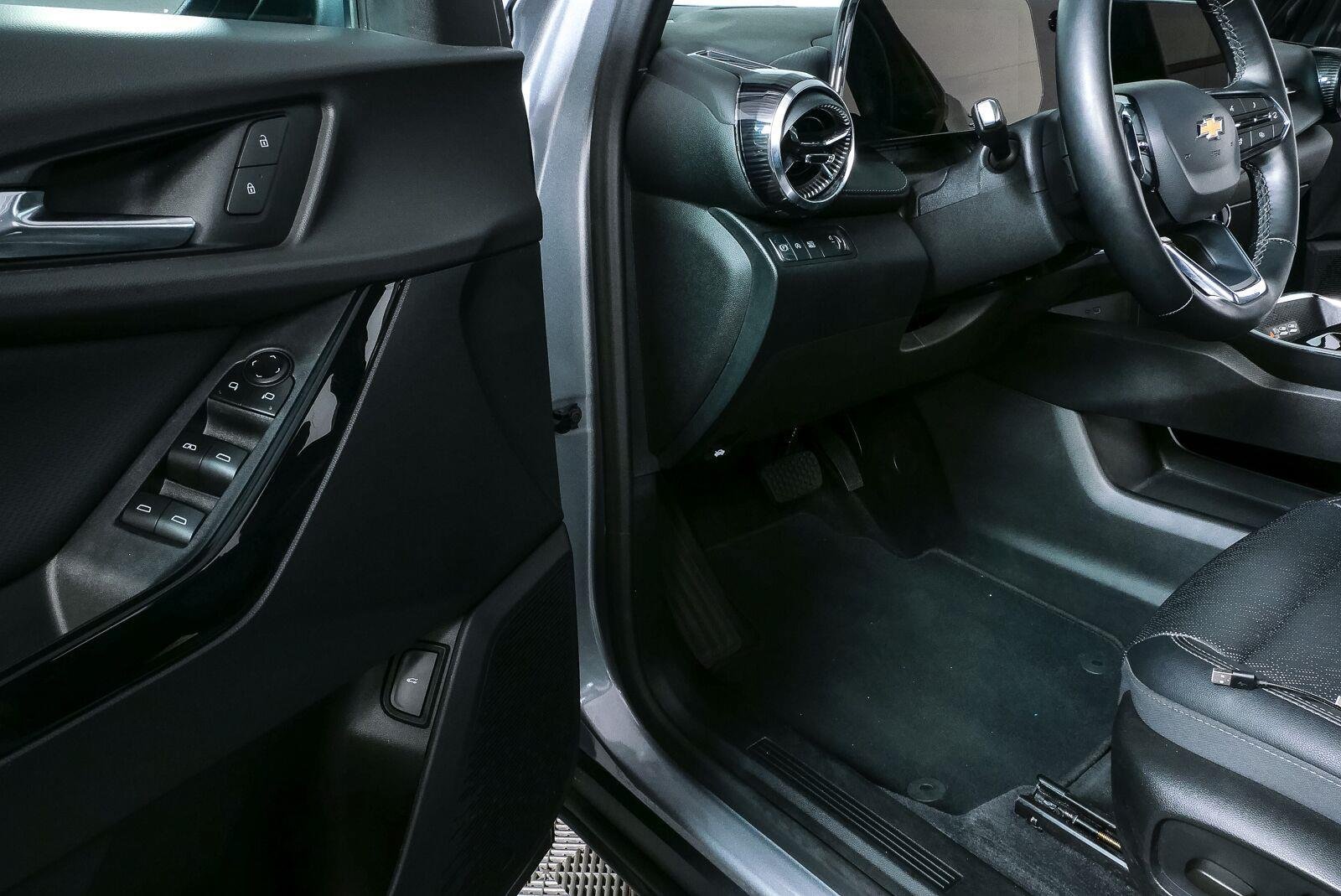 Certified 2025 Chevrolet Equinox LT w/ Convenience Package II FWD image 8