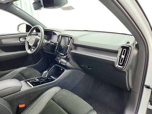 Used 2021 Volvo XC40 T5 R-Design w/ Protection Package Premier image 13