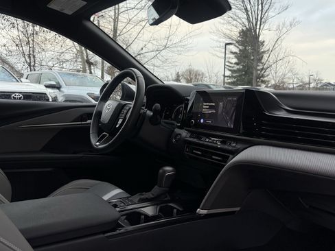 Used 2025 Toyota Camry SE image 37