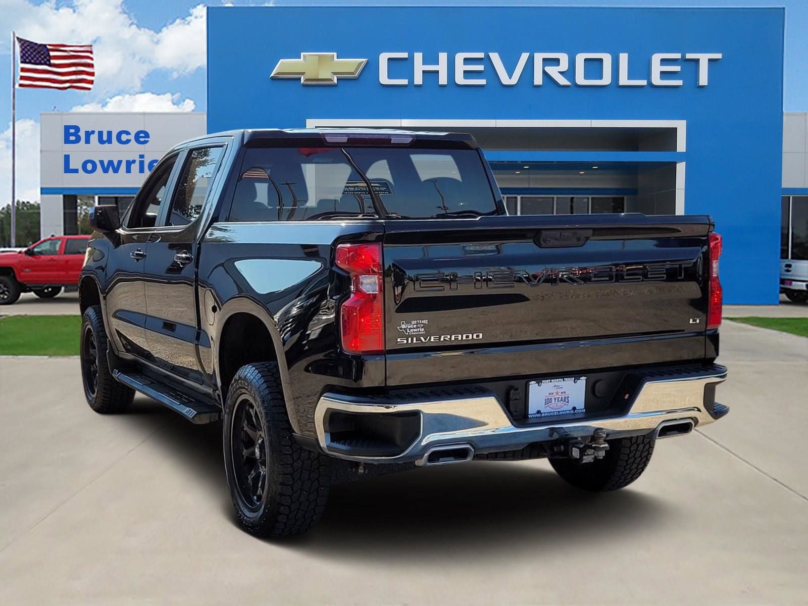 Used 2022 Chevrolet Silverado 1500 LT AWD/4WD image 4