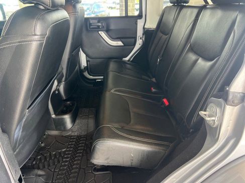 Used 2017 Jeep Wrangler Unlimited Sahara w/ Connectivity Group image 30