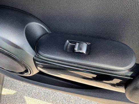 Used 2017 MINI Cooper 4-Door Hardtop image 27