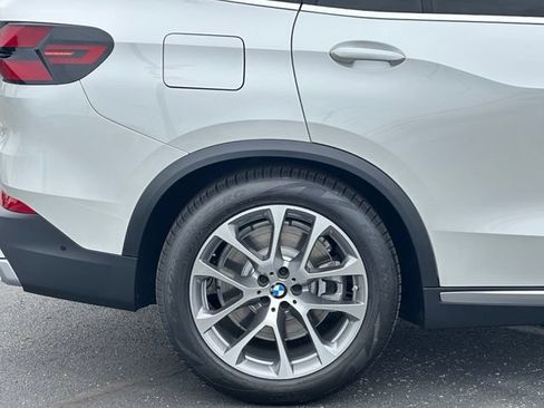 New 2026 BMW X5 xDrive50e w/ Climate Comfort Package AWD/4WD image 12