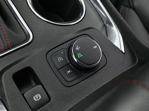 Used 2023 Chevrolet Traverse RS FWD image 19