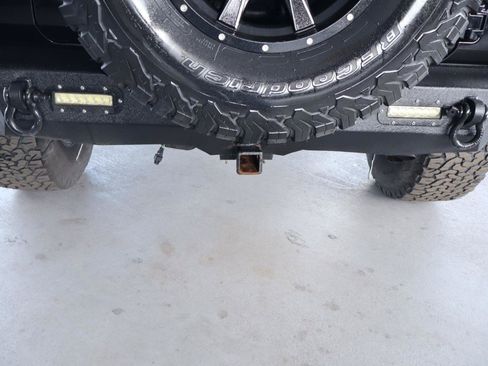 Used 2019 Jeep Wrangler Unlimited Sahara AWD/4WD image 33