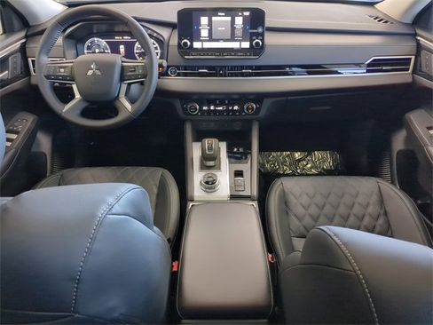 New 2025 Mitsubishi Outlander SEL image 16