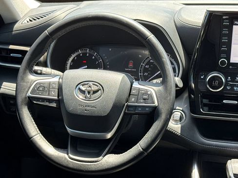 Used 2022 Toyota Highlander XLE FWD image 13