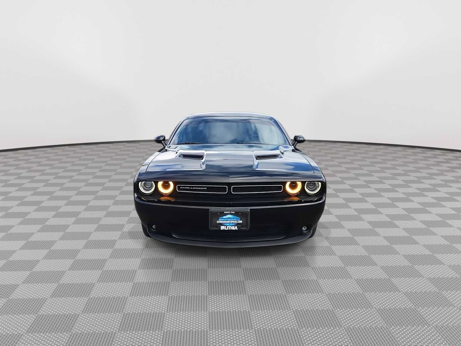 Used 2015 Dodge Challenger SXT w/ Sound Group RWD image 3