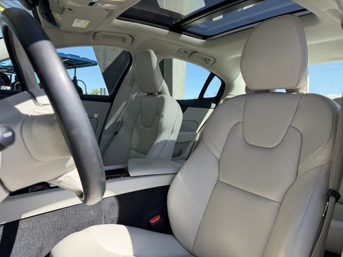 Used 2025 Volvo S60 B5 Plus w/ Climate Package FWD image 34