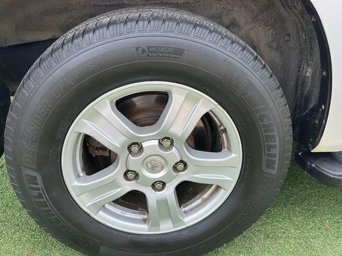 Used 2011 Toyota Sequoia SR5 AWD/4WD image 46