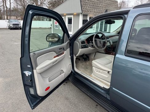 Used 2008 Chevrolet Tahoe LTZ w/ LTZ Preferred Equipment Group image 11