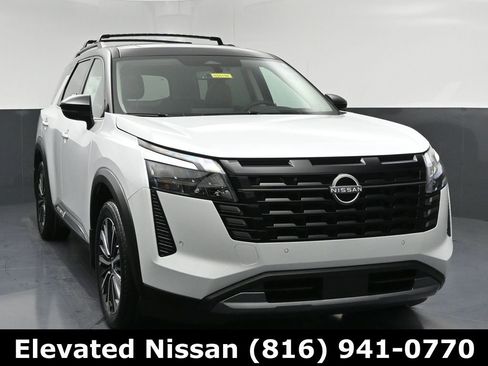 New 2026 Nissan Pathfinder Platinum image 1