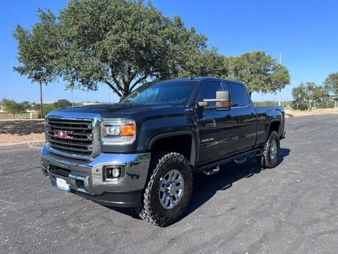 Used 2017 GMC Sierra 2500 SLE w/ HD SLE Preferred Plus Package AWD/4WD image 3
