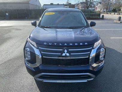 New 2025 Mitsubishi Outlander SE