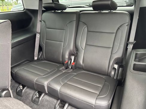 Used 2023 GMC Acadia SLT FWD image 39